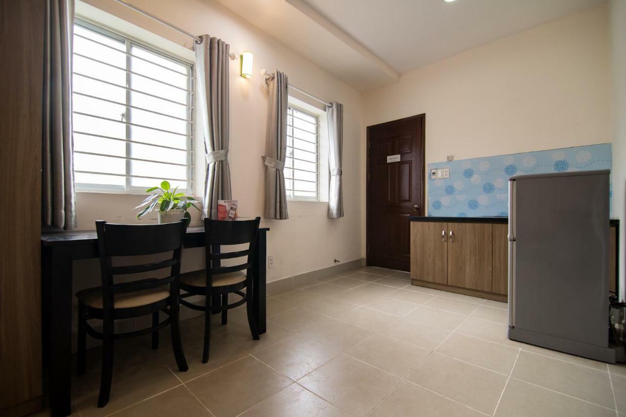 Hotel Reddoorz @ Ba Trung Street 2*